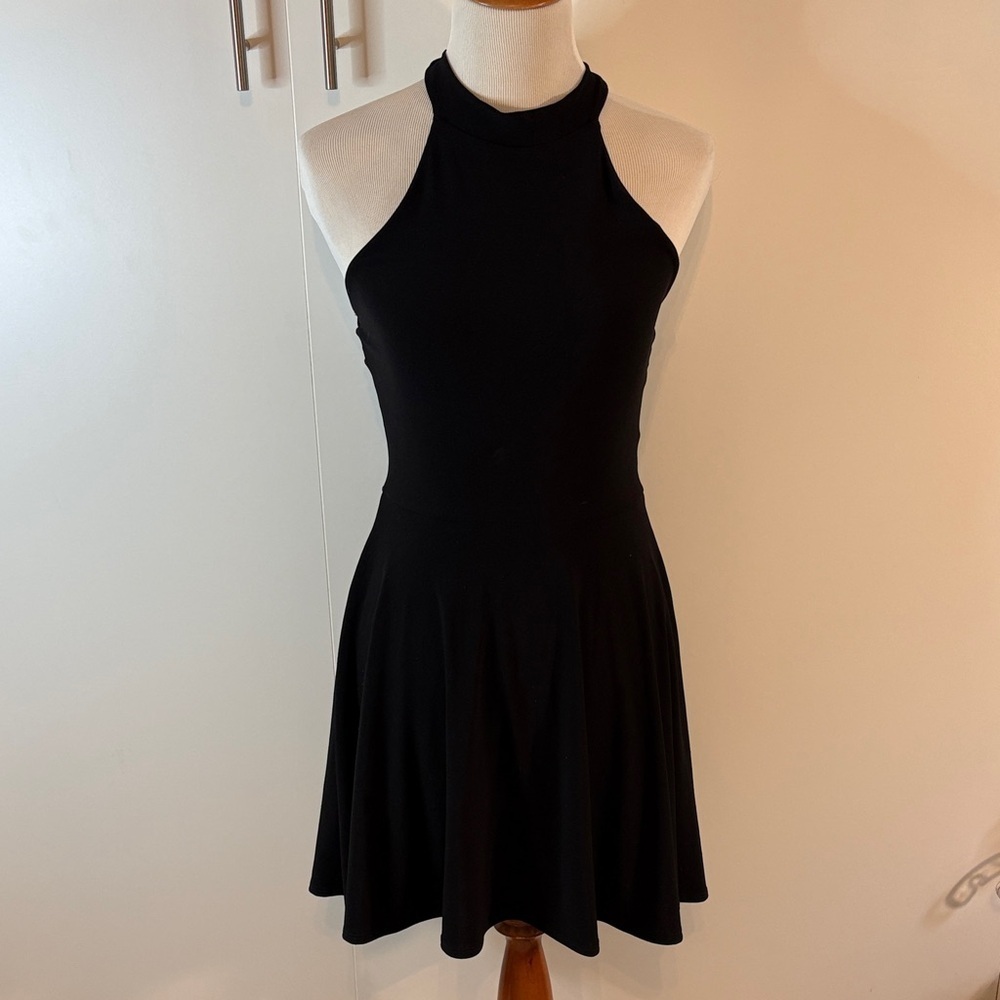 Cheryl Black Sleeveless Halter Dress |M